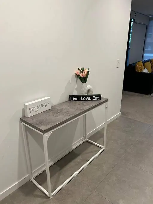 112 At Plush Midnight Canberra Apartment